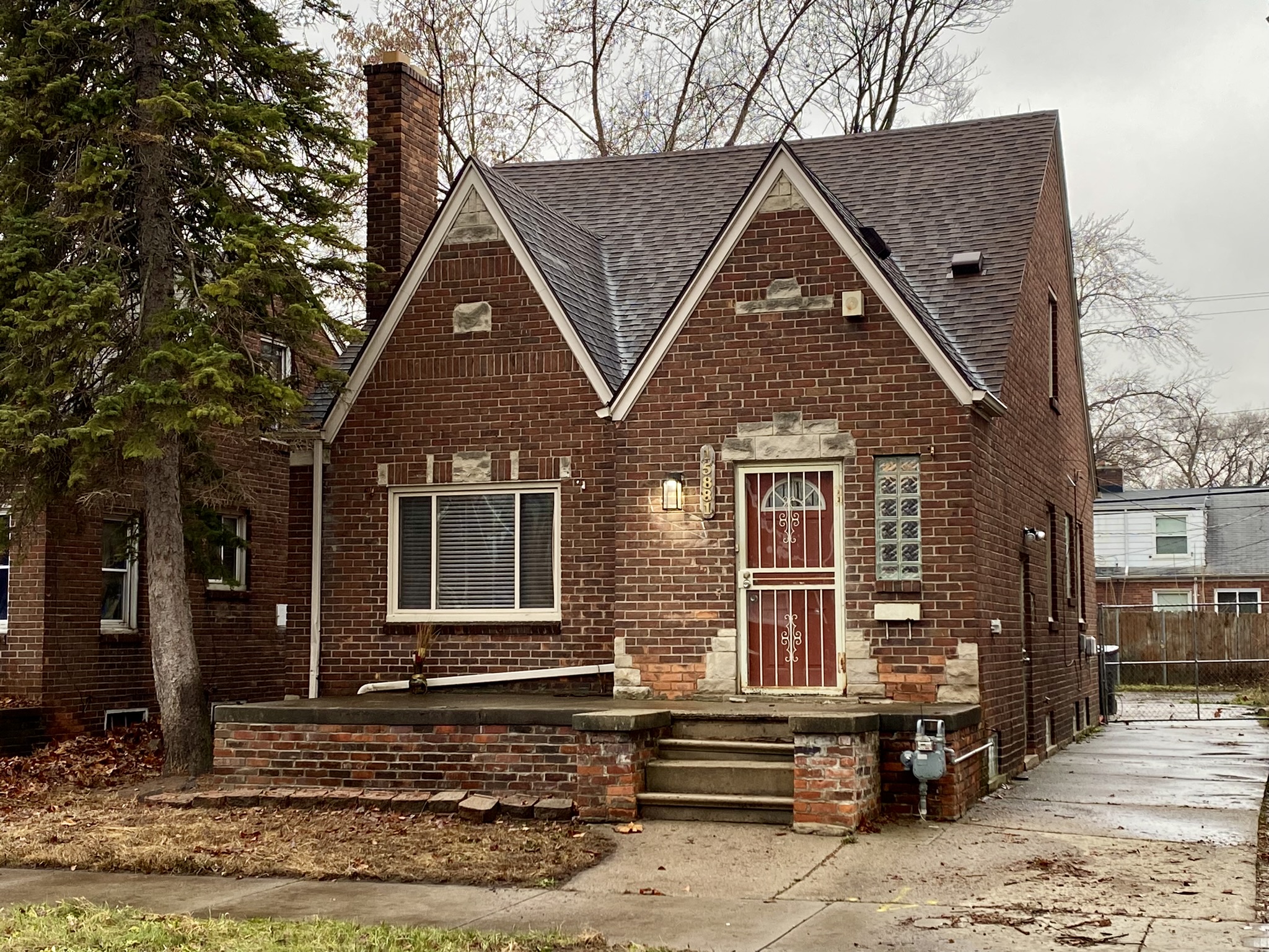 15881 Manor St.